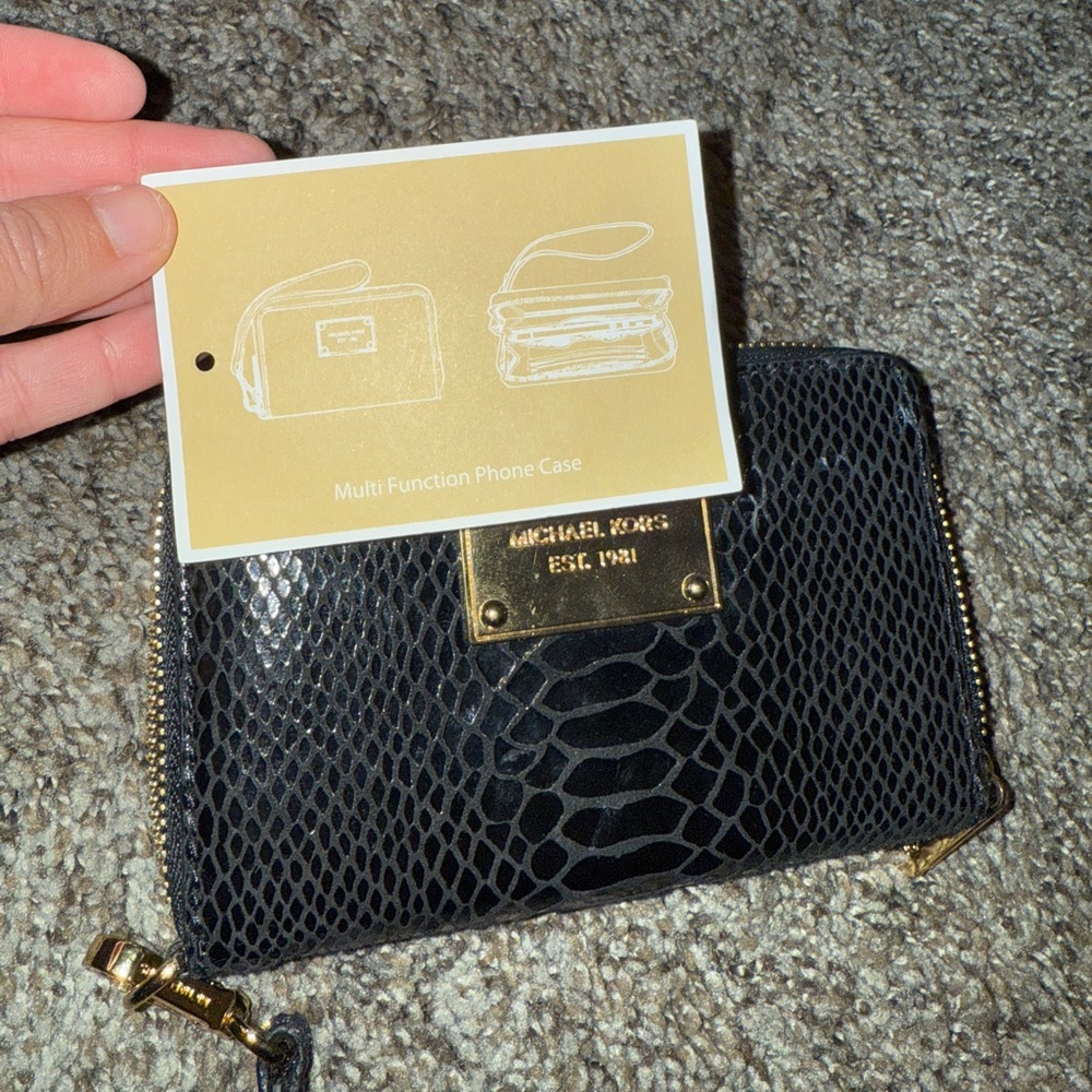 Michael kors wristlet